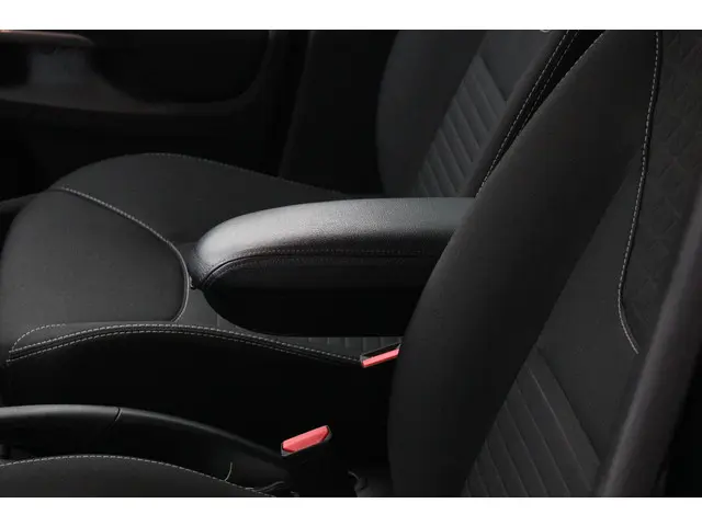 Renault Clio 0.9 TCe Eco2 Limited 2016 Benzine 30