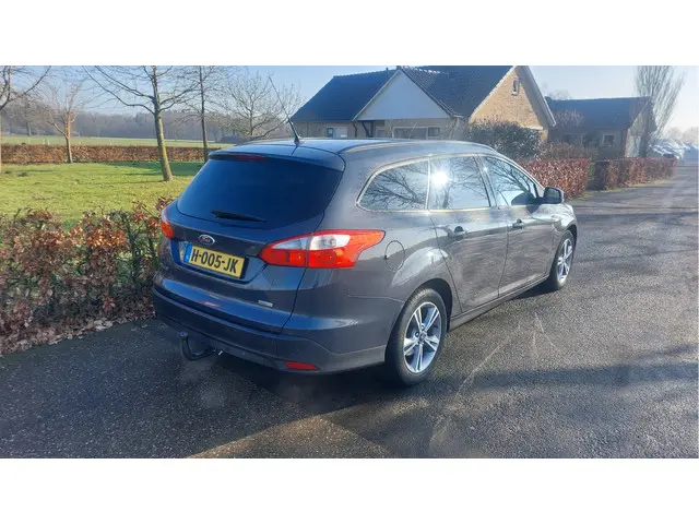 Ford Focus Wagon 1.0 EcoBoost Titanium 2013 Benzine 2
