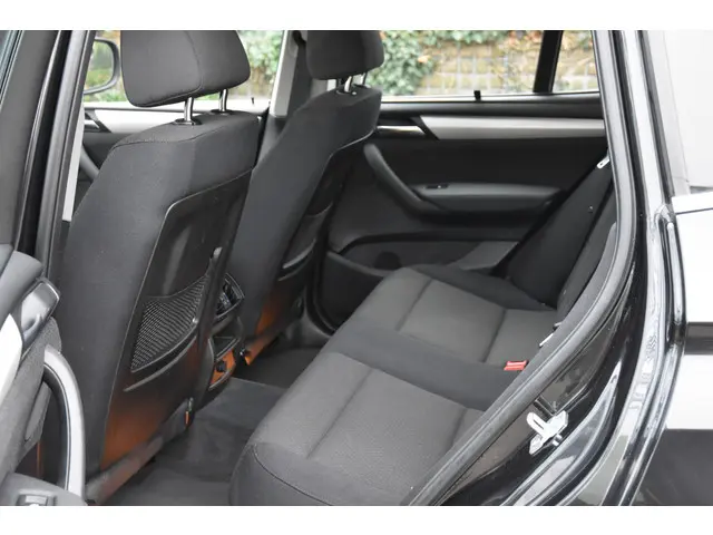 BMW X3 xDrive20i High Executive 2013 Benzine 8