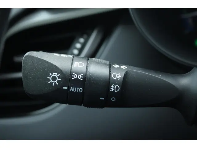 Toyota C-HR 1.8 Hybrid Dynamic 2019 Hybride Benzine 18