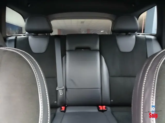 Volvo XC60 2.0 T5 R-Design Automaat. 2017 Benzine 8