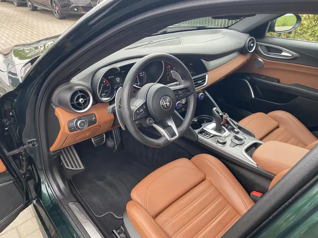 Alfa Romeo Giulia 2.0 T AWD Veloce 2021 Benzine 12