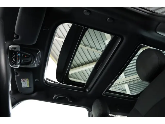 MINI Electric Cooper MINI Yours 33 kWh 2023 Elektrisch 4