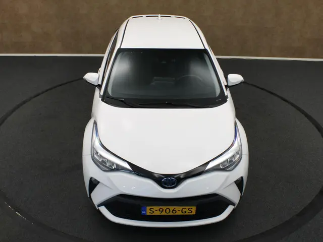 Toyota C-HR 1.8 Hybrid Dynamic 2023 Hybride Benzine 17
