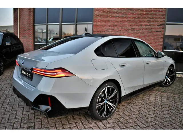 BMW 5 Serie 530e M-Sport 2024 Hybride Benzine 74