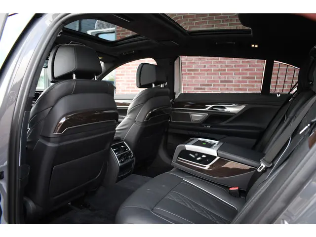 BMW 7 Serie M760Li xDrive 2019 Benzine 10