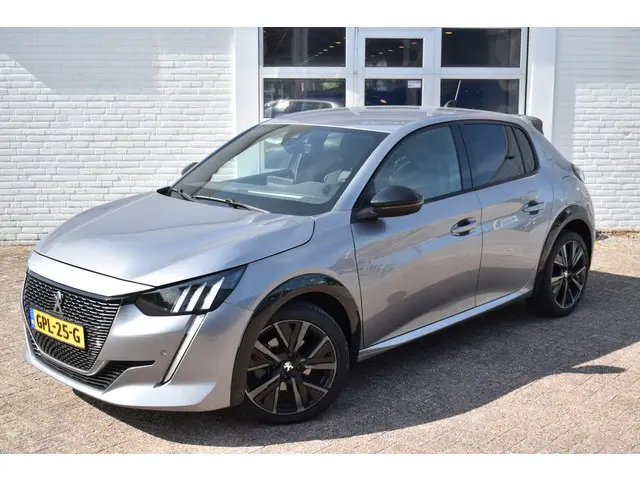 Peugeot 208 PureTech 100 EAT8 GT 2023 Benzine 9