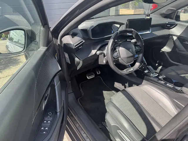 Peugeot 208 1.2 PureTech GT Pack 2019 Benzine 18
