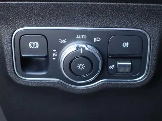 Mercedes-Benz GLB 200 AMG Line 2021 Benzine 18