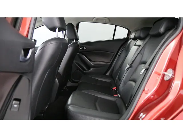 Mazda 3 2.0 SkyActiv-G 120 GT-M 2017 Benzine 36
