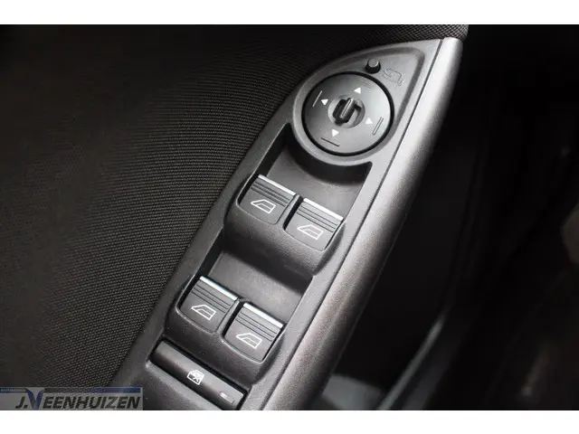 Ford Focus Wagon 1.0 Lease Edition 2017 Benzine 17