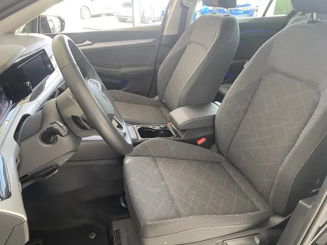 Volkswagen Golf 1.0 eTSI 110pk DSG Life 2024 Benzine 10