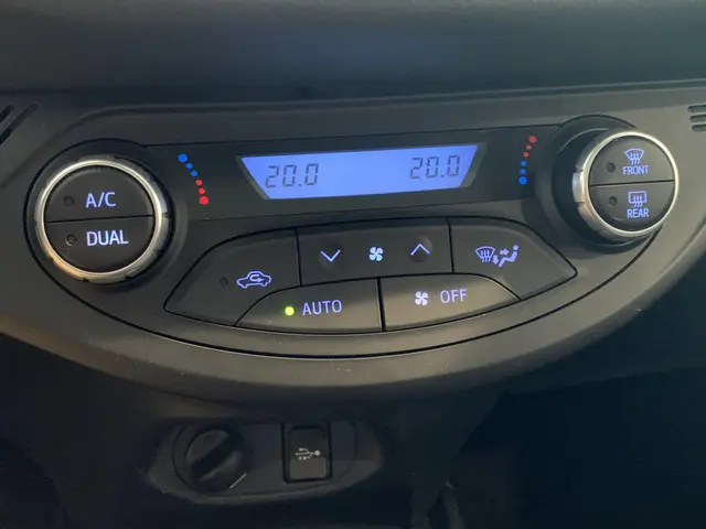 Toyota Yaris 1.5 Hybrid Executive 2019 Hybride Benzine 8