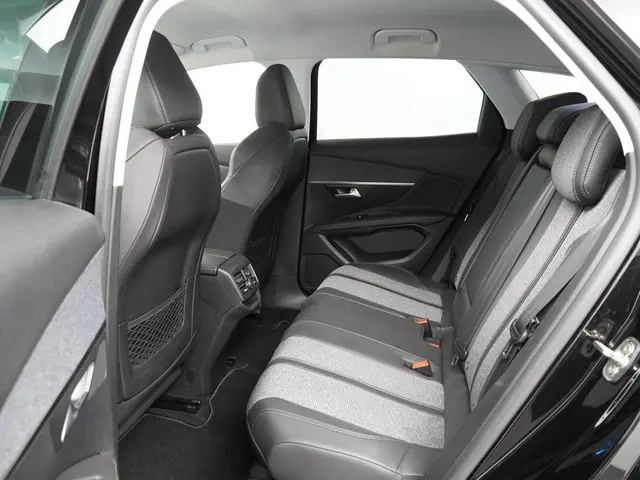 Peugeot 3008 1.2 PureTech Allure 2018 Benzine 10