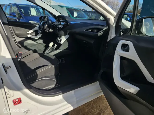 Peugeot 208 1.0 VTi LIKE 2014 Benzine 10