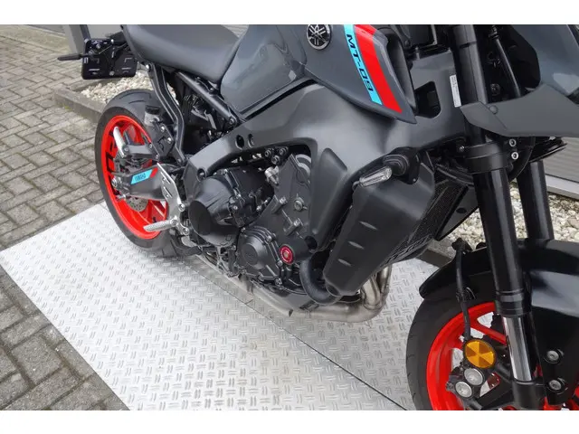 Yamaha MT 09 ABS 2021 Benzine 8
