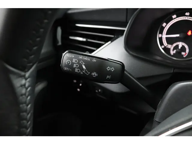 Škoda Kamiq 1.0 TSI 110pk Ambition 2021 Benzine 33