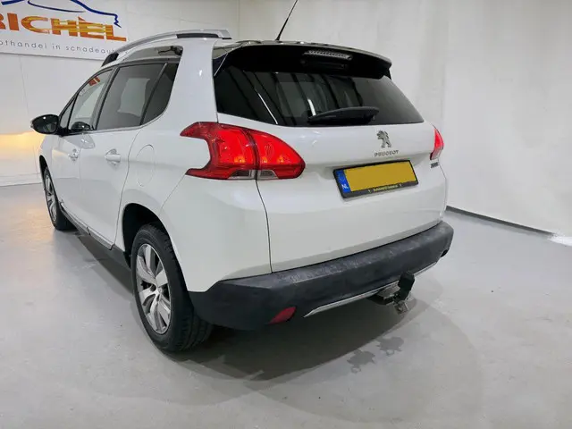 Peugeot 2008 1.2 PureTech 82 Allure Clima 2014 Benzine 35