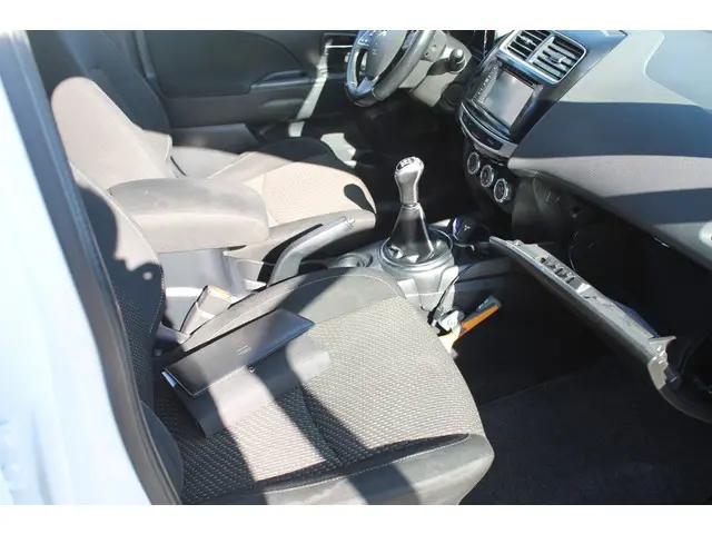 Mitsubishi ASX 1.6 Cleartec Invite+ 2015 Benzine 8