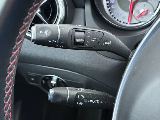 Mercedes-Benz GLA 180 AMG line 2016 Benzine 19