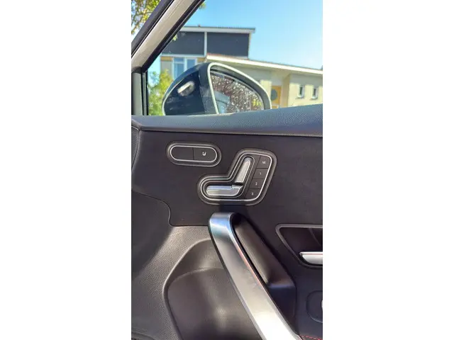 Mercedes-Benz A-Klasse AMG 35 4MATIC 2020 Benzine 6