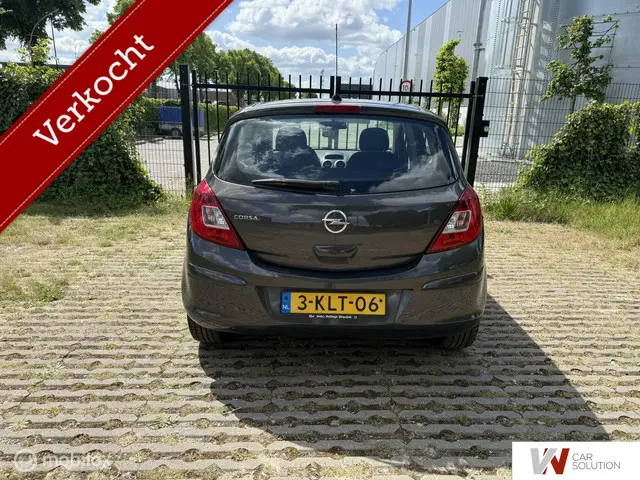 Opel Corsa 1.4-16V Anniversary Edition 2013 Benzine 8