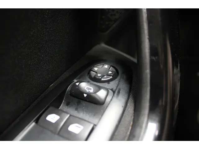 Peugeot 208 1.2 VTi Allure 2013 Benzine 16