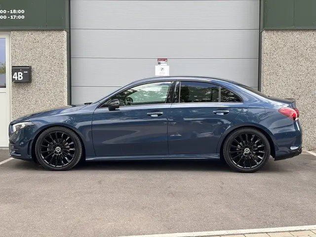 Mercedes-Benz A-Klasse Business AMG 2022 Benzine 5