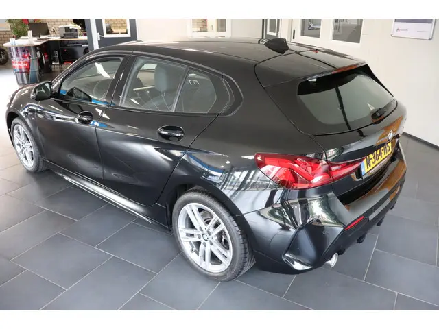 BMW 1 Serie 118i Business Edition 2021 Benzine 8