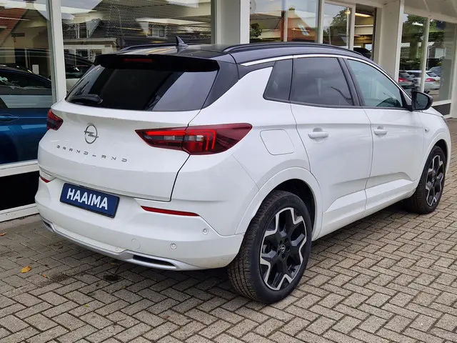 Opel Grandland 1.2 Turbo Ultimate 2024 Benzine 3