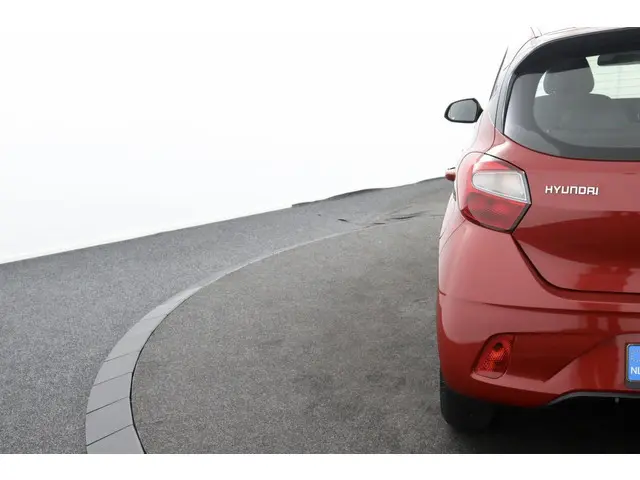 Hyundai i10 1.0 Comfort Smart rood 2021 Benzine 38