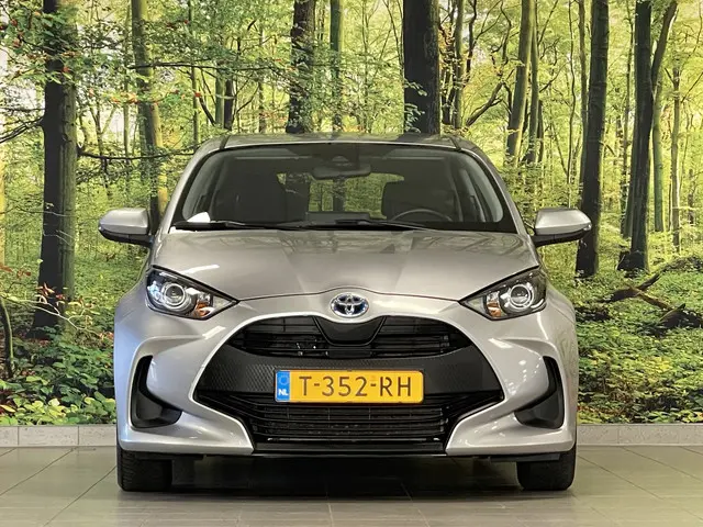 Toyota Yaris 1.5 Hybrid Active 2023 Hybride Benzine 2