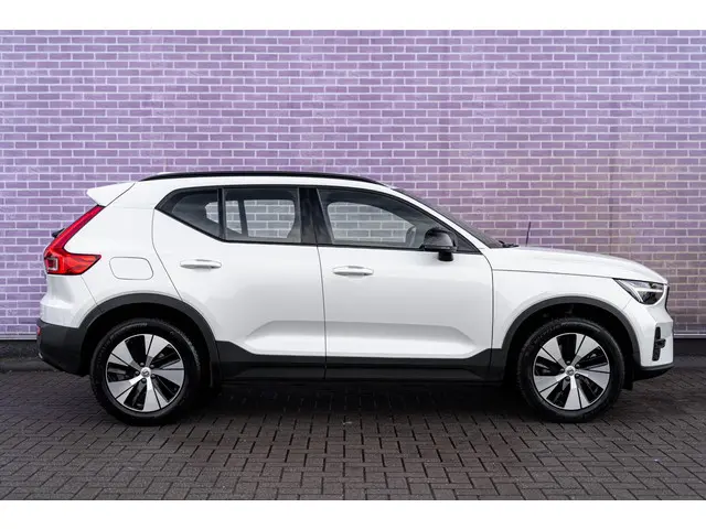 Volvo XC40 Plug-in Hybrid T5 Core 2023 Hybride Benzine 7