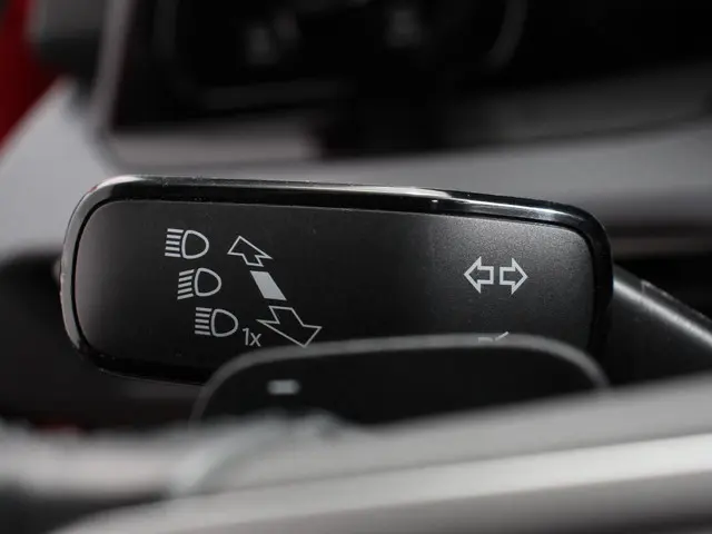 Volkswagen Golf 1.0 eTSI 110pk DSG Active 2022 Benzine 16