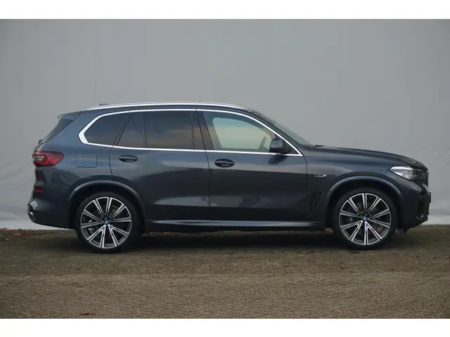 BMW X5 xDrive45e 2022 Hybride Benzine 7