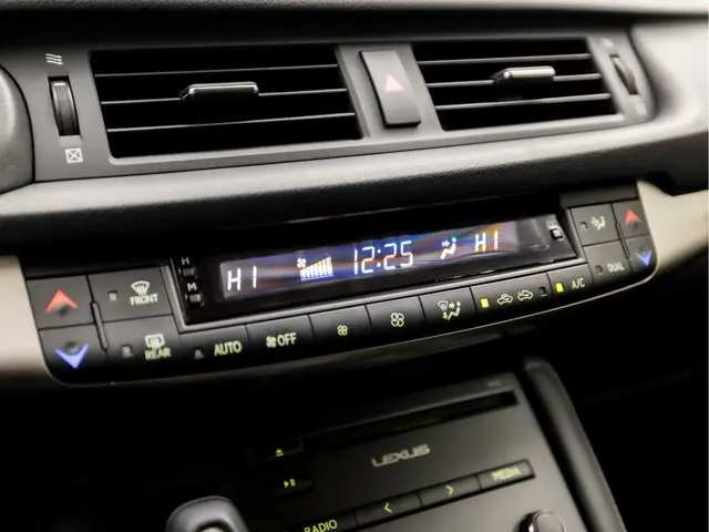 Lexus CT 200h 25th Edition 2015 Hybride Benzine 10