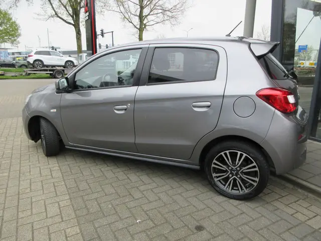 Mitsubishi Space Star 1.0 Intense 2016 Benzine 3