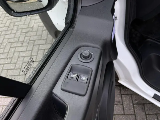 Nissan NV300 2.0 dCi 120 L2H1 Acenta 2021 Diesel 22