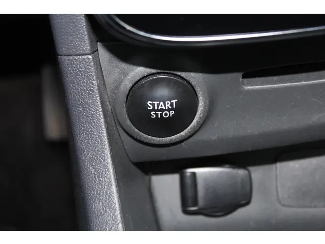 Renault Clio Estate 0.9 TCe Limited 2020 Benzine 28