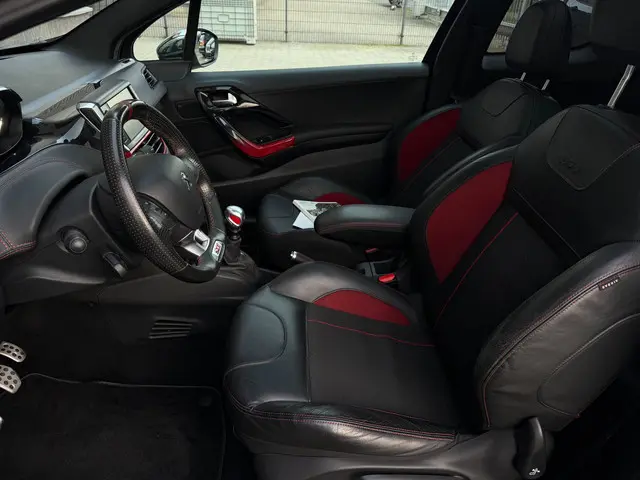 Peugeot 208 1.6 THP GTi 2015 Benzine 9