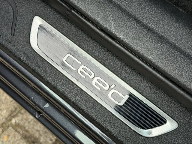 Kia cee'd Sportswagon 1.6 GDI DynamicLine 2018 Benzine 35