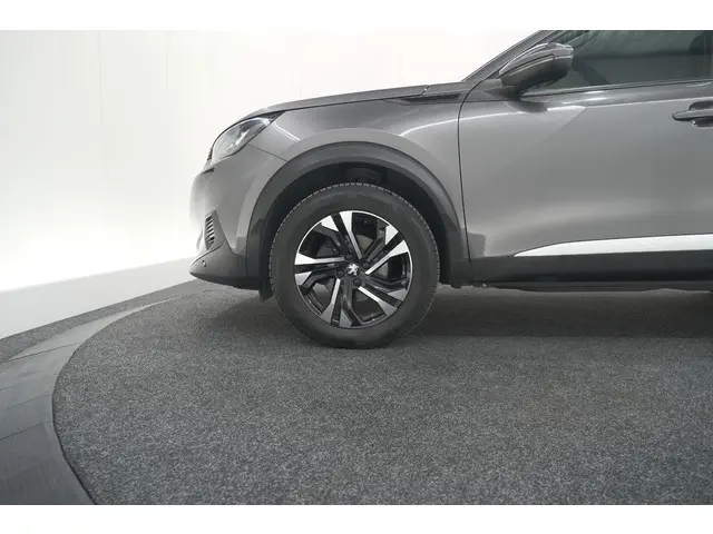 Peugeot 2008 PureTech 130 Allure Pack 2020 Benzine 18