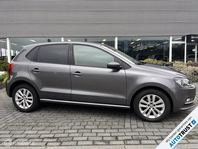Volkswagen Polo 1.2 TSI Comfortline 2016 Benzine 2