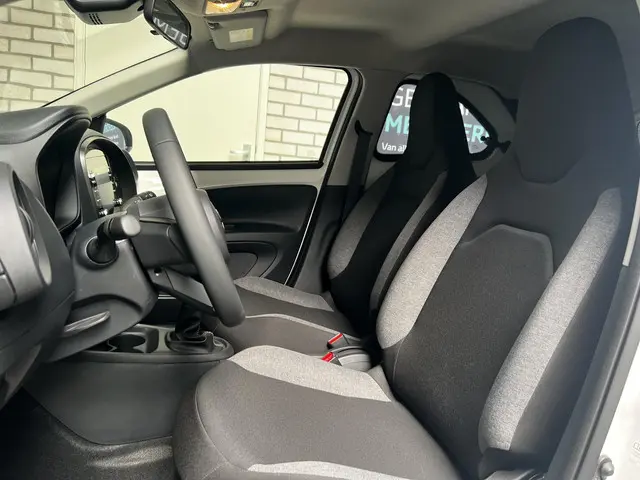 Toyota Aygo X 1.0 VVT-i MT first 2023 Benzine 11