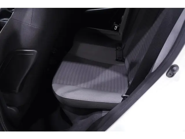 Toyota Aygo 1.0 VVT-i x-play 2020 Benzine 24