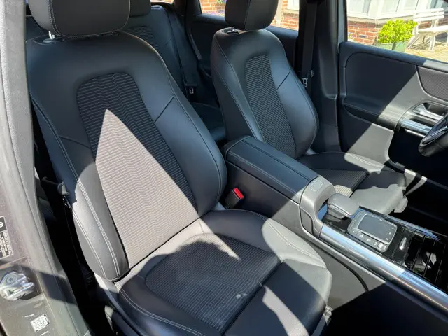 Mercedes-Benz B-Klasse 180 Premium Plus 2020 Benzine 24