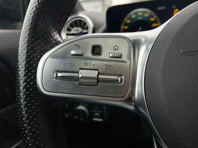 Mercedes-Benz GLA AMG 35 4MATIC 2021 Benzine 27