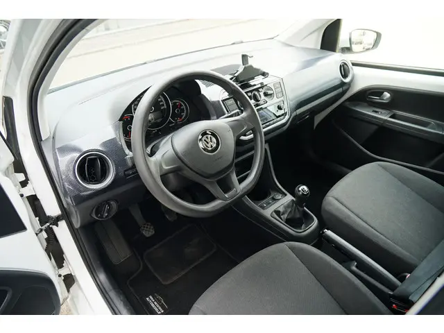 Volkswagen up! 3
