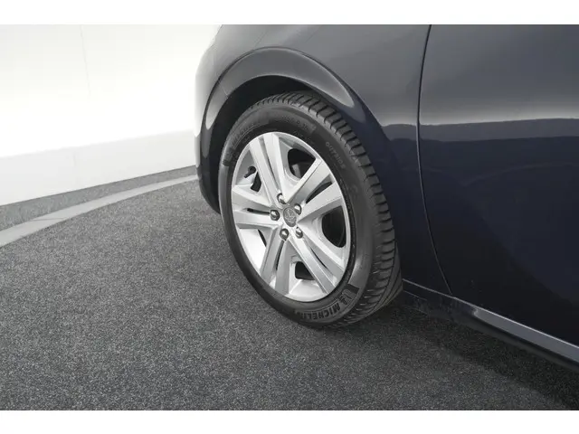 Peugeot 208 PureTech 82 Signature 2019 Benzine 18