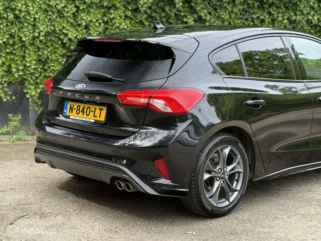 Ford Focus 1.0 EcoBoost ST Line | Carplay | PDC | 2020 Benzine 24